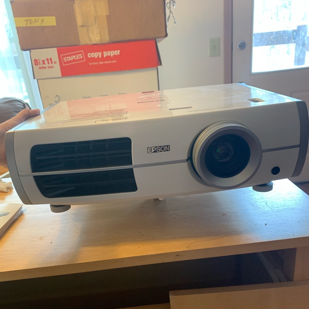 Epson - PowerLite Home Cinema 8350 with extras
